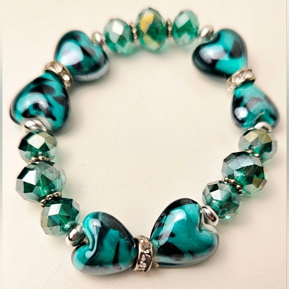 Teal Glass Heart Beaded Stretch Bracelet with Faceted Crystal Beads